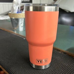 Yeti Rambler 30oz Tumbler - Coral